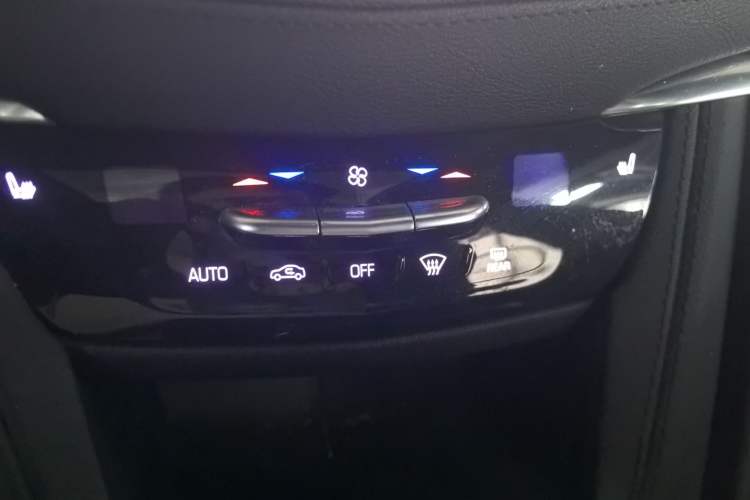 Used Cadillac XT5 2020 28T Luxury Version Audio And AC Panel