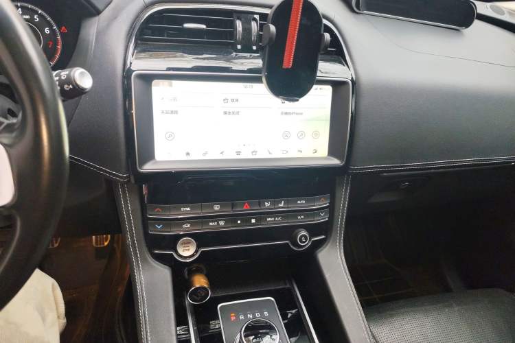 Used Jaguar F-PACE 2020 2.0T Rally Edition Audio And AC Panel