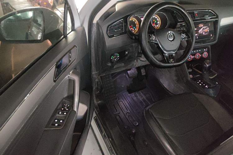 Used Volkswagen Tiguan L 2019 Updated Version 330TSI Automatic Two-Wheel Drive Panoramic Comfort Edition China VI Standard