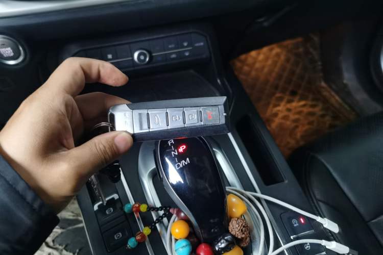 Used Wey VV6 2019 2.0T Two-Wheel-Drive Ultra-Luxury Version China VI Standard Vehicle Key