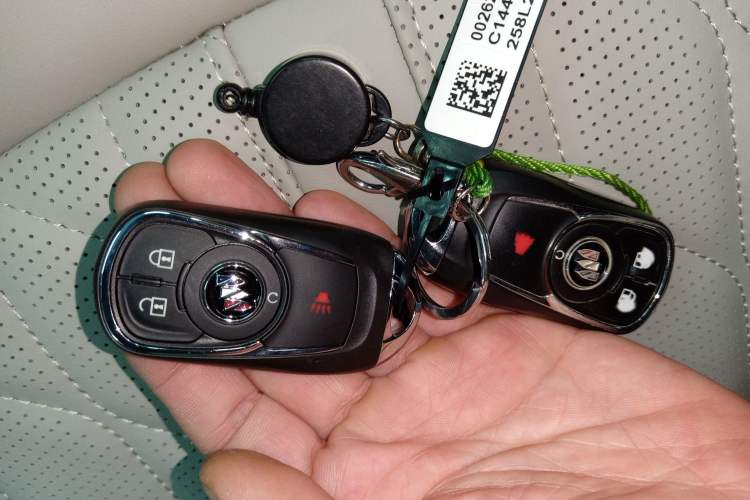 Used Buick GL8 2022 Land Cruiser Executive Class 652T Comfort Model
