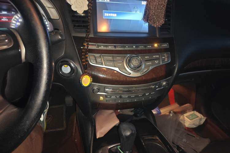 Used Infiniti QX60 2014 2.5 S/C Hybrid Two-Wheel Drive Excellence Edition Audio And AC Panel