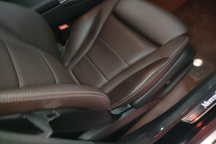 Used Mercedes-Benz GLC 2017 GLC 260 4MATIC Luxury Model Right Front Seat