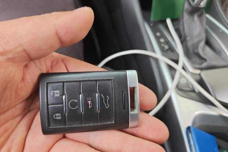 Used Cadillac SRX 2012 3.0L Elite Edition Vehicle Key