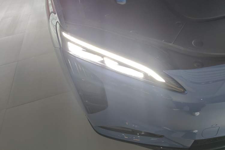 Used Hongqi Tiangong 08 2025 730 Max Rear-Drive Version Right Front Headlight