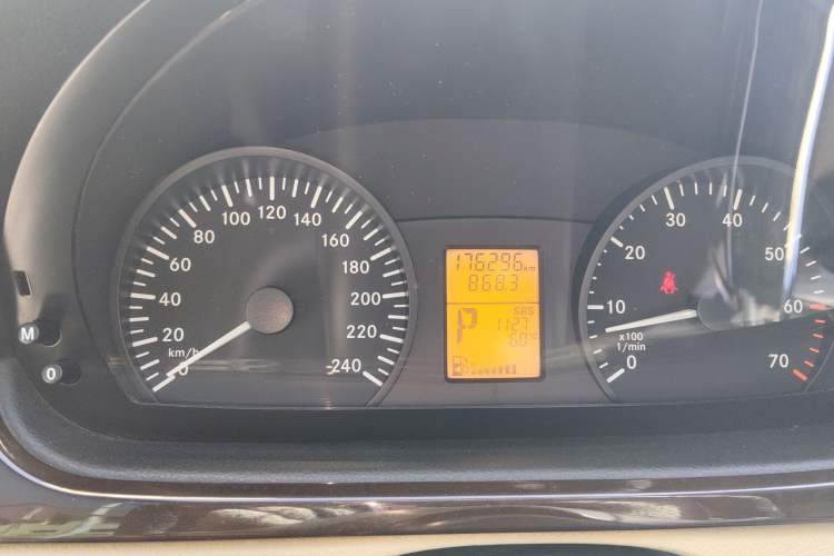 Used Mercedes-Benz Vito 2013 3.0L Elite Edition