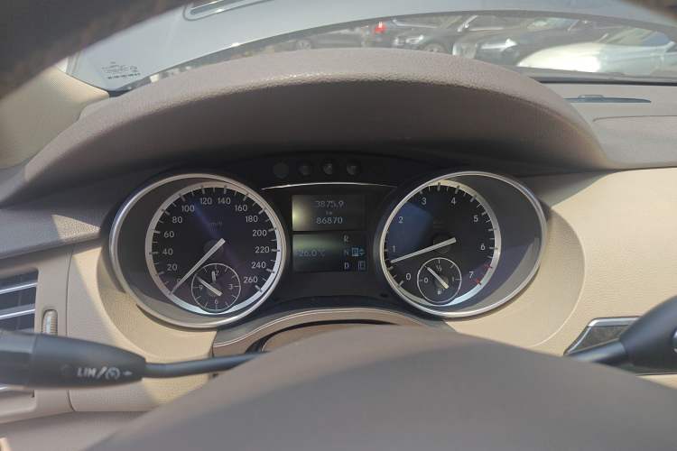 Used Mercedes-Benz R-Class 2014 R 400 4MATIC Luxury Model
