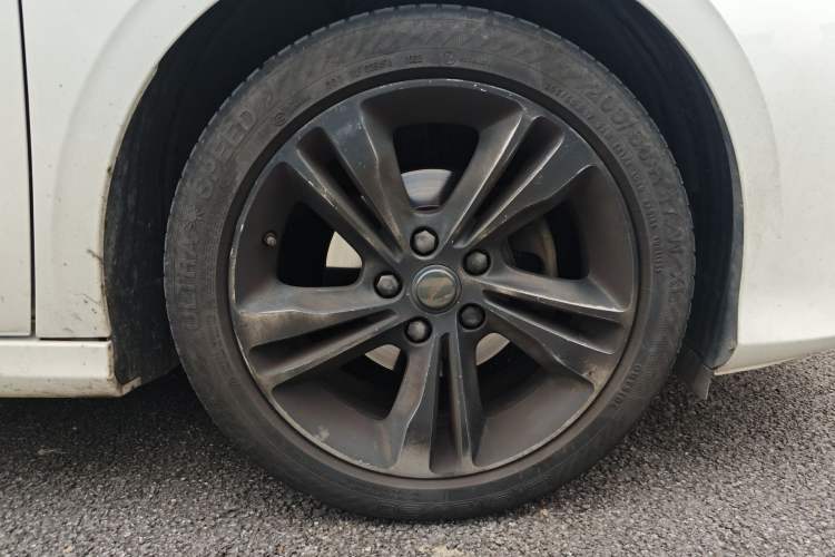 Used Geely Auto Binray 2019 200T DCT Binzhi Edition Right Front Wheel Hub