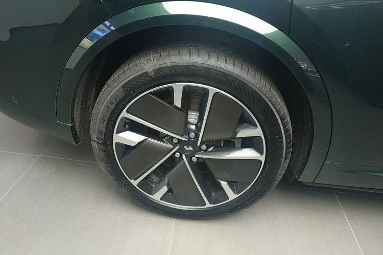 Used Li Auto L9 2025 Ultra Smart Refreshed Edition Right Rear Wheel Hub