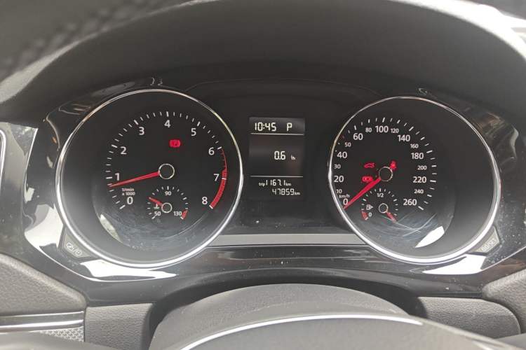 Used Volkswagen Sagitar 2017 230TSI Automatic Comfort Version Instrument Cluster