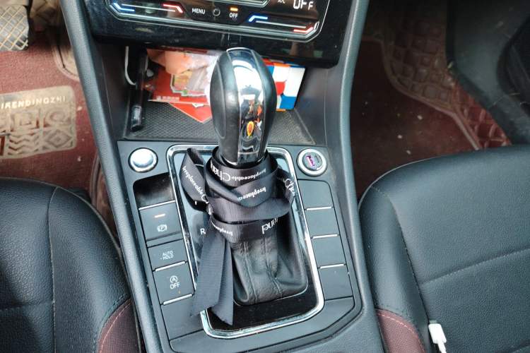 Used Volkswagen Bora 2021 1.5L Automatic Elite Smart Connect Edition Gear Lever