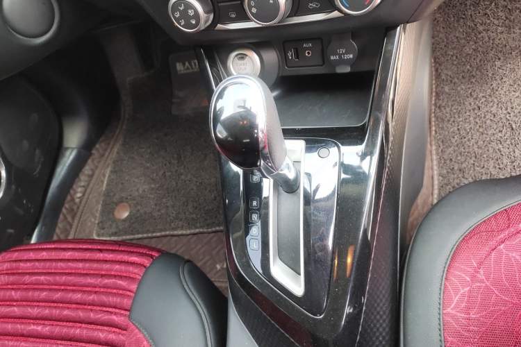 Used Nissan Lannia 2016 1.6L CVT Smart Cool Edition Gear Lever