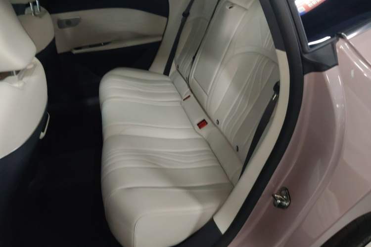 Used Geely Galaxy E8 2024 665 km Range Rear-Drive Starship Long-Range Version
