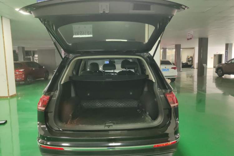 Used Volkswagen Tiguan L 2018 330TSI Automatic Two-Wheel Drive Luxury Edition Trunk