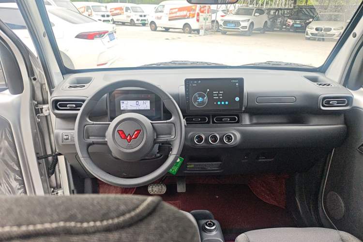 Used Wuling Zhiguang New Energy 2025 Standard Model Center Console