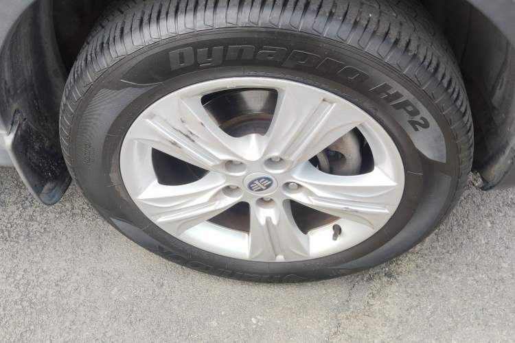 Used Bestune X80 2013 2.0L automatic comfort version Right Front Wheel Hub