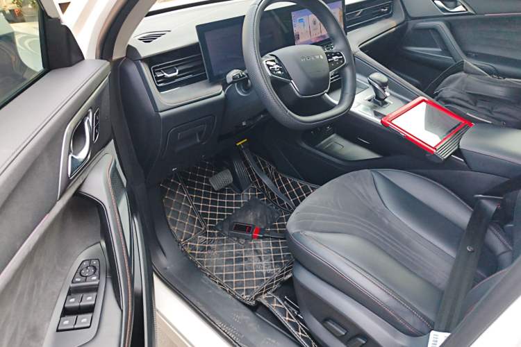 Used Roewe D5X DMH 2024 135 Tech Edition
