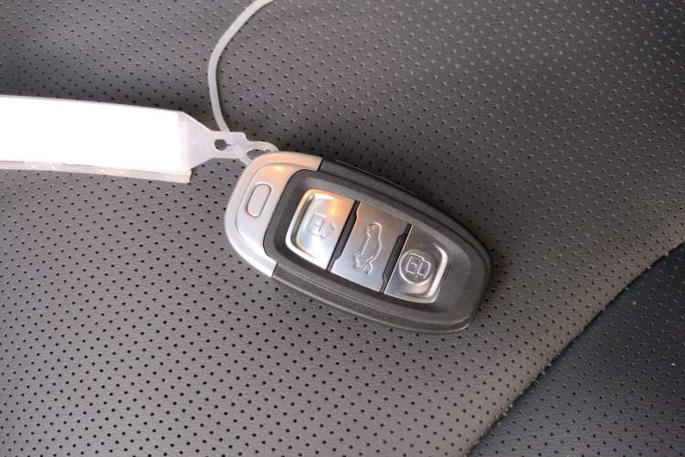 Used Hongqi E-QM5 2022 431 km Charge & Enjoy Edition