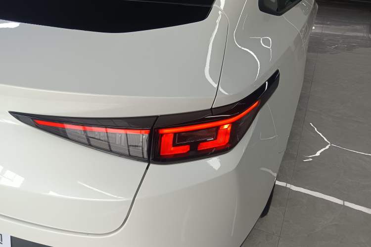 Used CHANGAN Eado DD 2023 Blue Whale NE 1.5T GDI DCT Luxury Edition