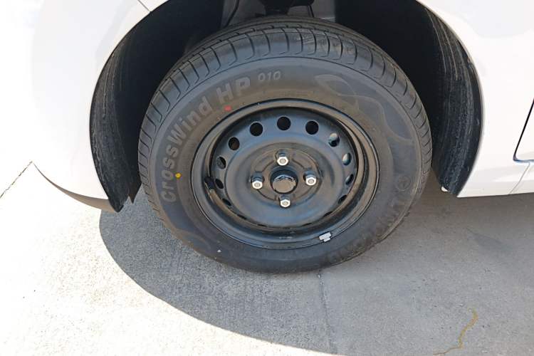 Used Wuling Hongguang New Energy 2024 All-Electric Model 300KM Standard Version Exterior 4