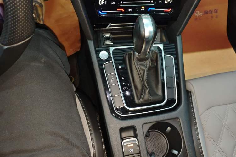 Used Volkswagen Magotan 2023 2 Million Units Limited Edition 330TSI DSG Leading Version