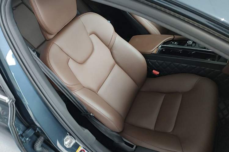 Used Volvo S90 2022 B5 Zhiyi Luxury Edition
