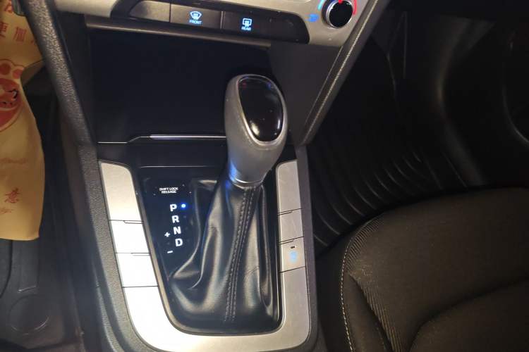 Used Hyundai Elantra (6th Generation / Lingdong) 2016 1.6L Automatic ZhiXuan – Elite Version Gear Lever