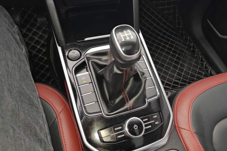 Used Bestune T33 2019 1.6L Manual Luxury Edition China VI
