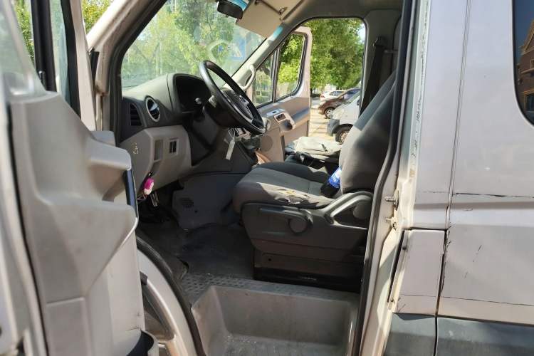 Used JAC Sunray 2017 2.0T Short-Wheelbase Mid-Roof Xingkuaiyun Multi-Purpose Commercial Vehicle