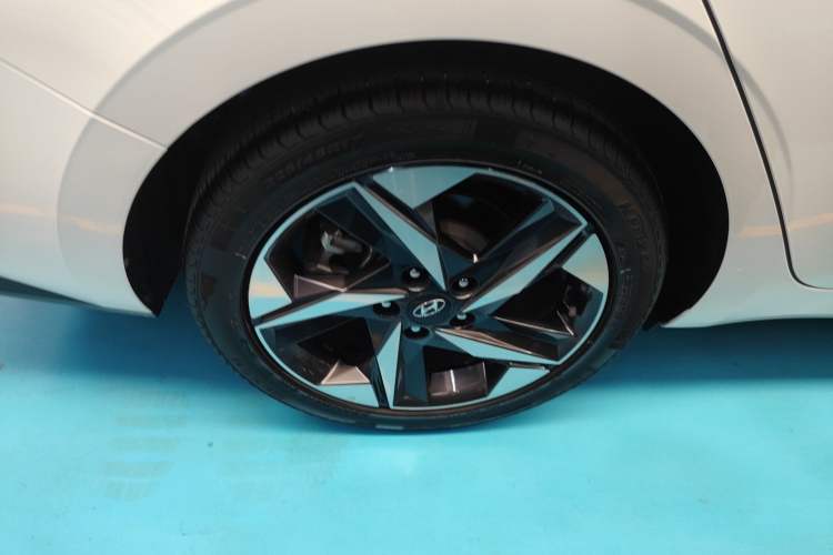 Used Hyundai Elantra 2022 1.5L CVT LUX Prestige Edition
