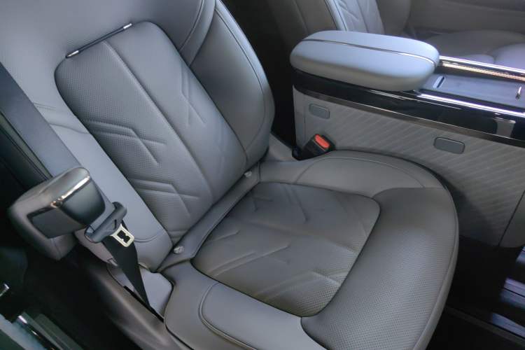 Used Zeekr MIX 2025 Intelligent Driving Version
