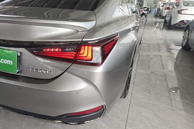 Used Lexus ES 2021 300h F SPORT
