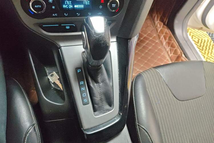 Used Ford Focus 2012 Sedan 1.6L Automatic Fashion Edition