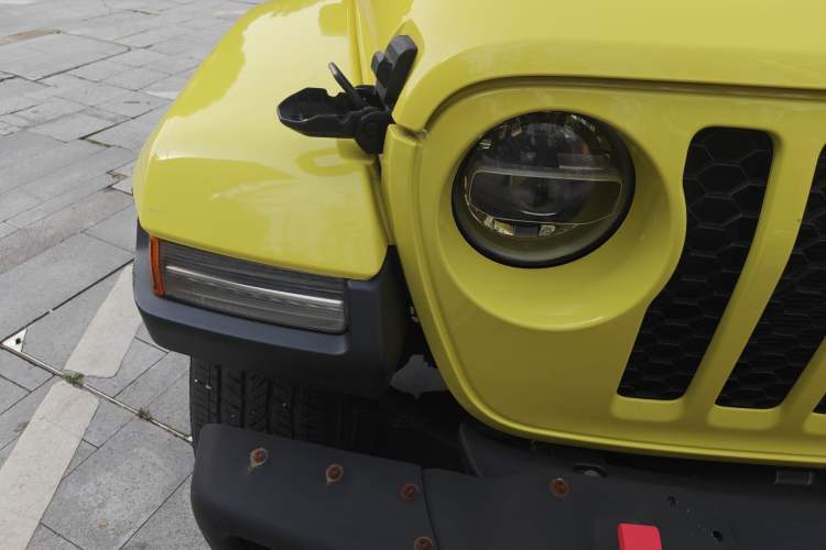 Used Jeep Wrangler New Energy 2022 Four-Door 2.0T 4xe Sahara Fluorescent Yellow Limited Edition Right Front Headlight