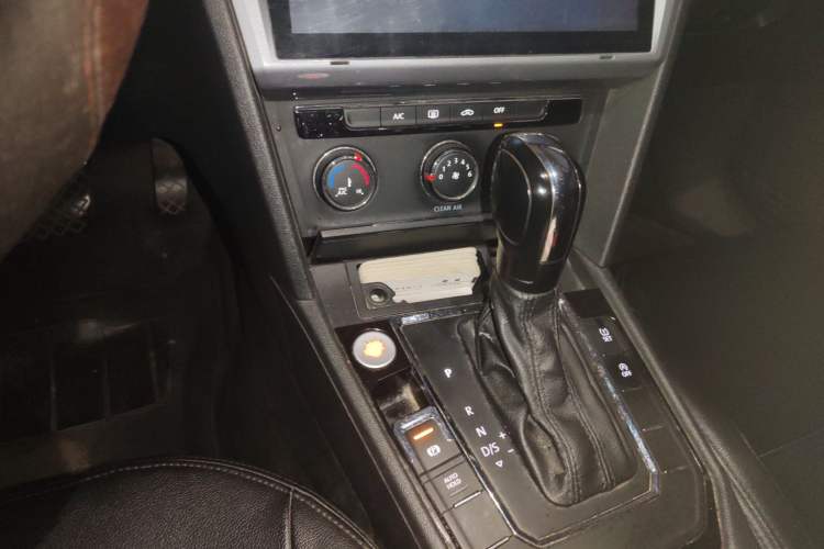 Used Volkswagen Lamando 2017 230TSI DSG Fashion Edition Gear Lever