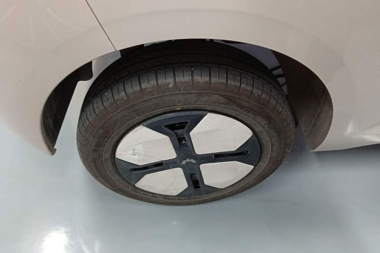 Used Wuling Hongguang MINIEV 2024 3rd Generation 215km Advanced Version Exterior 5