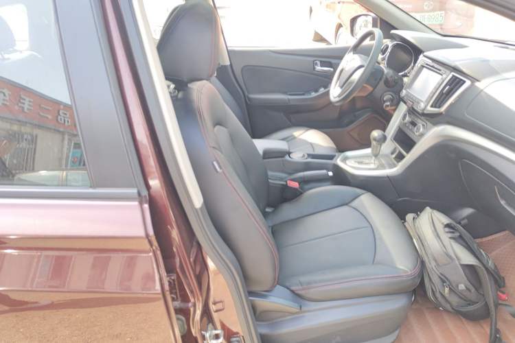 Used Venucia T70 2015 2.0L CVT Smart Edition
