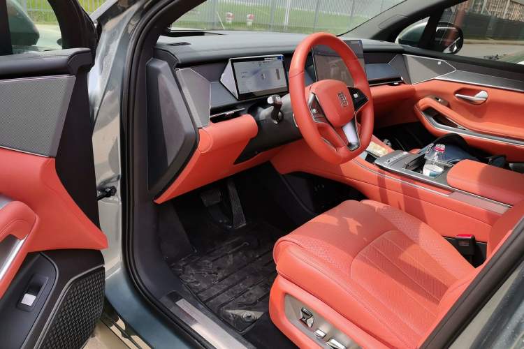 Used BYD Tang L 2025 DM 175KM Drone Player Edition Driver Seat