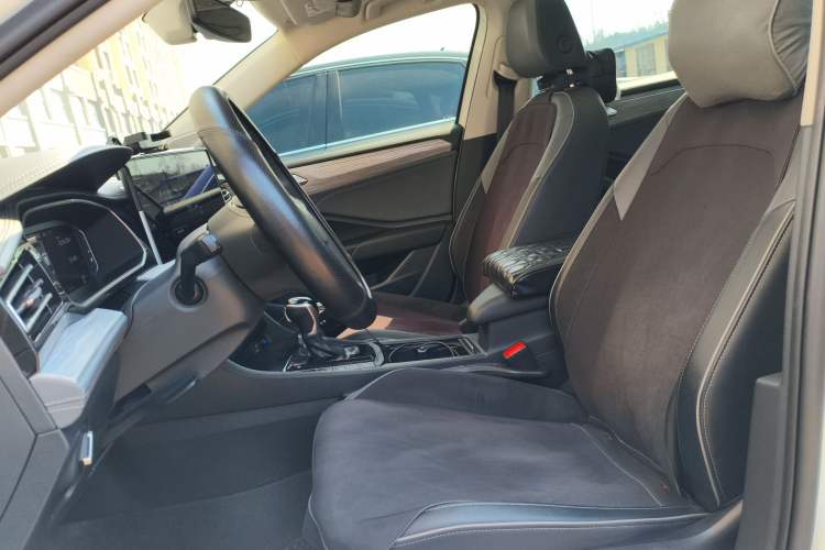 Used Volkswagen Sagitar 2023 300TSI DSG Excellence Edition Left Front Seat