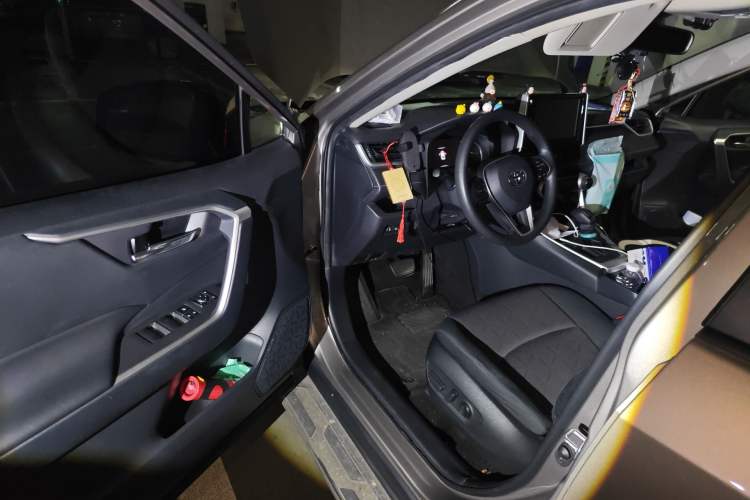 Used Toyota RAV4 2020 2.0L CVT Two-Wheel Drive Fashion Edition Driver Seat