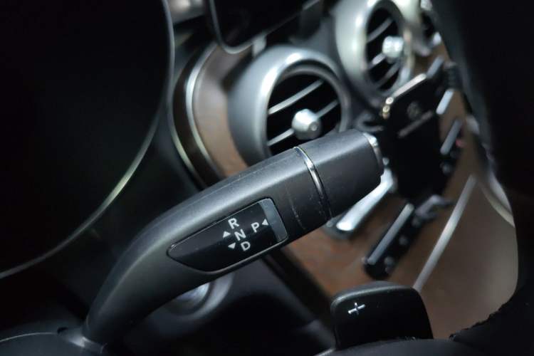 Used Mercedes-Benz GLC 2020 GLC 300 L 4MATIC Dynamic Edition Gear Lever