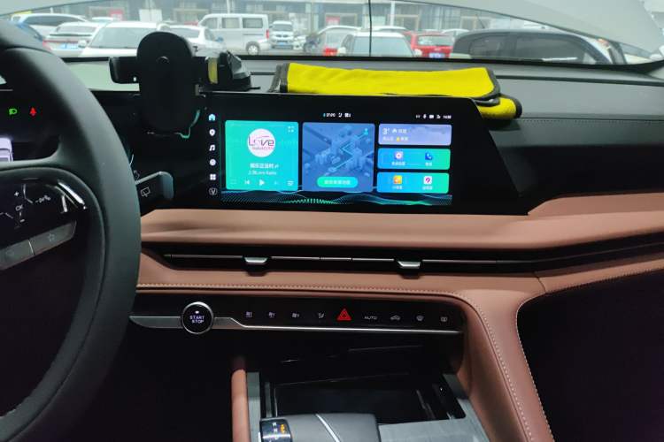 Used Changan CS75 PLUS 2024 3rd Generation Champion Edition 1.5T Intelligent Drive Dynamic Model
