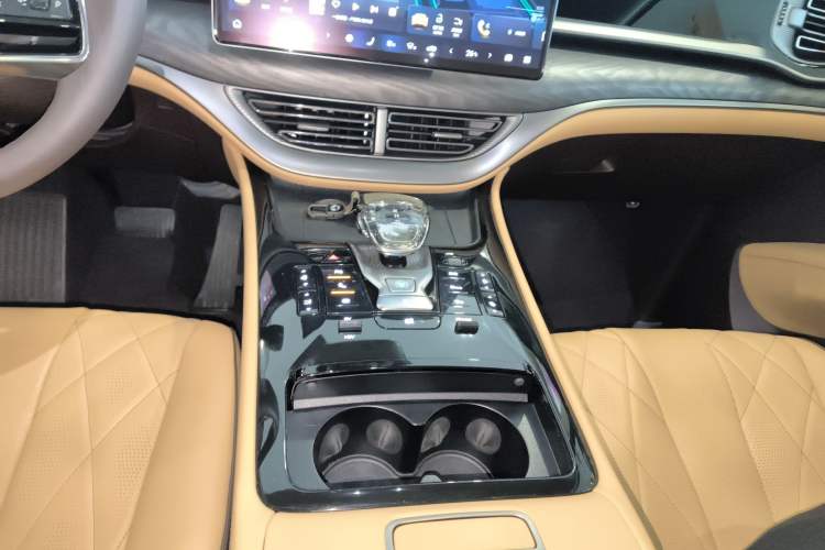 Used Denza D9 2024 DM-i 1050 Luxury Model