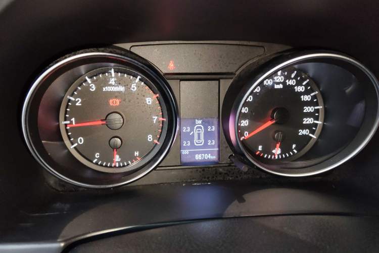 Used Haval H6 2016 Upgraded Model 1.5T Manual Two-Wheel Drive Elite Version
