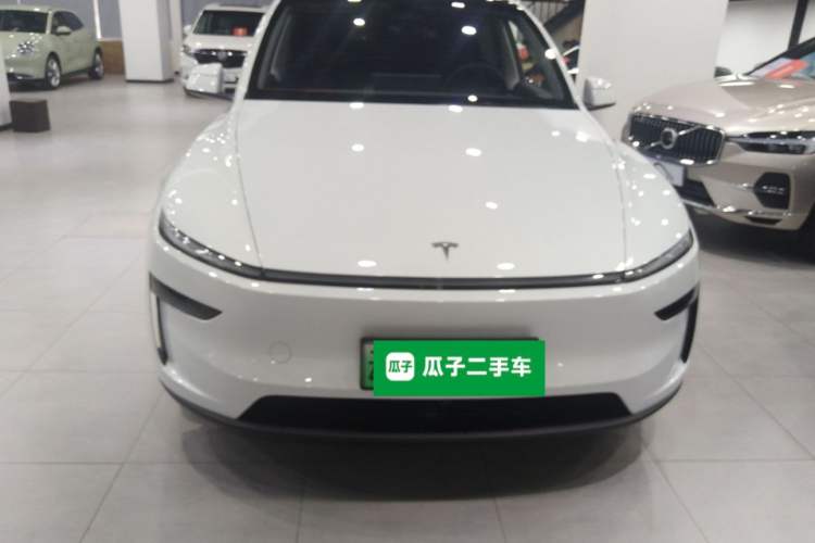 Used Tesla Model Y 2025 Long-Range All-Wheel-Drive Version
