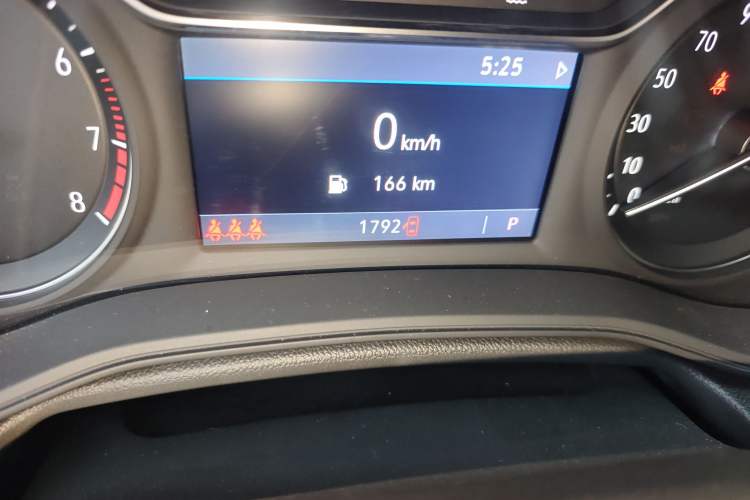 Used Buick Regal 2024 25T Deluxe Edition Odometer Close Up