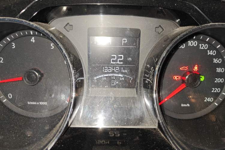 Used Volkswagen Bora 2015 Value Edition 1.6L Automatic Comfort Version Odometer Close Up