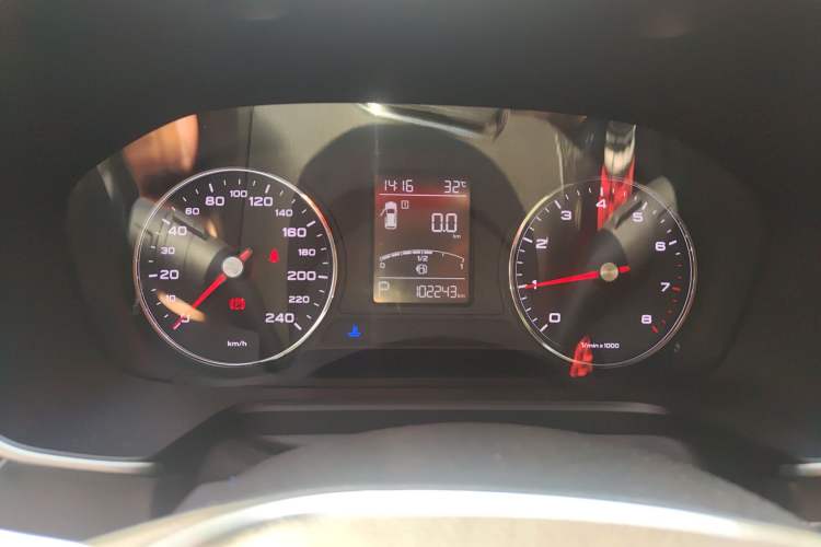 Used Roewe RX5 2016 20T Two-Wheel Drive Automatic Internet Smart Edition
