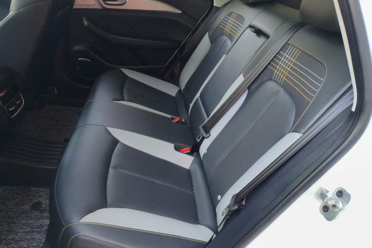 Used Roewe i6 MAX 2020 300TGI Automatic Cool & Stylish Skyroof Edition