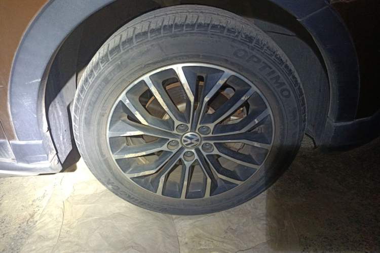 Used Volkswagen Cross Lavida 2014 1.6L Automatic